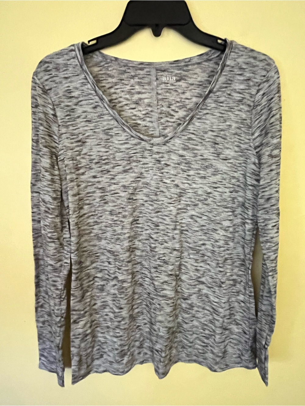 a.n.a Women's Marled V-Neck Long Sleeve Tee - Gray Heather size Small